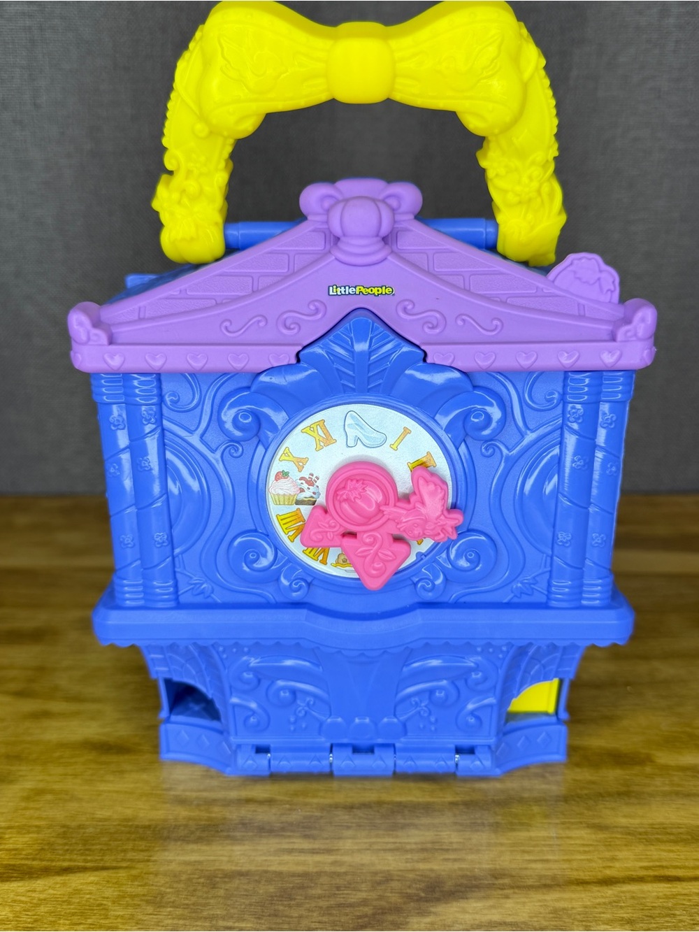 Little People Disney Princess Cinderella’s On the Go Playset with Figure